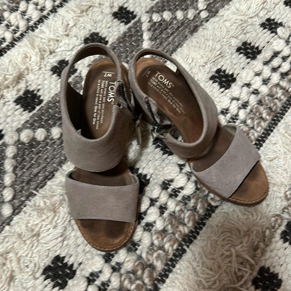 Tom’s Suede Sandals